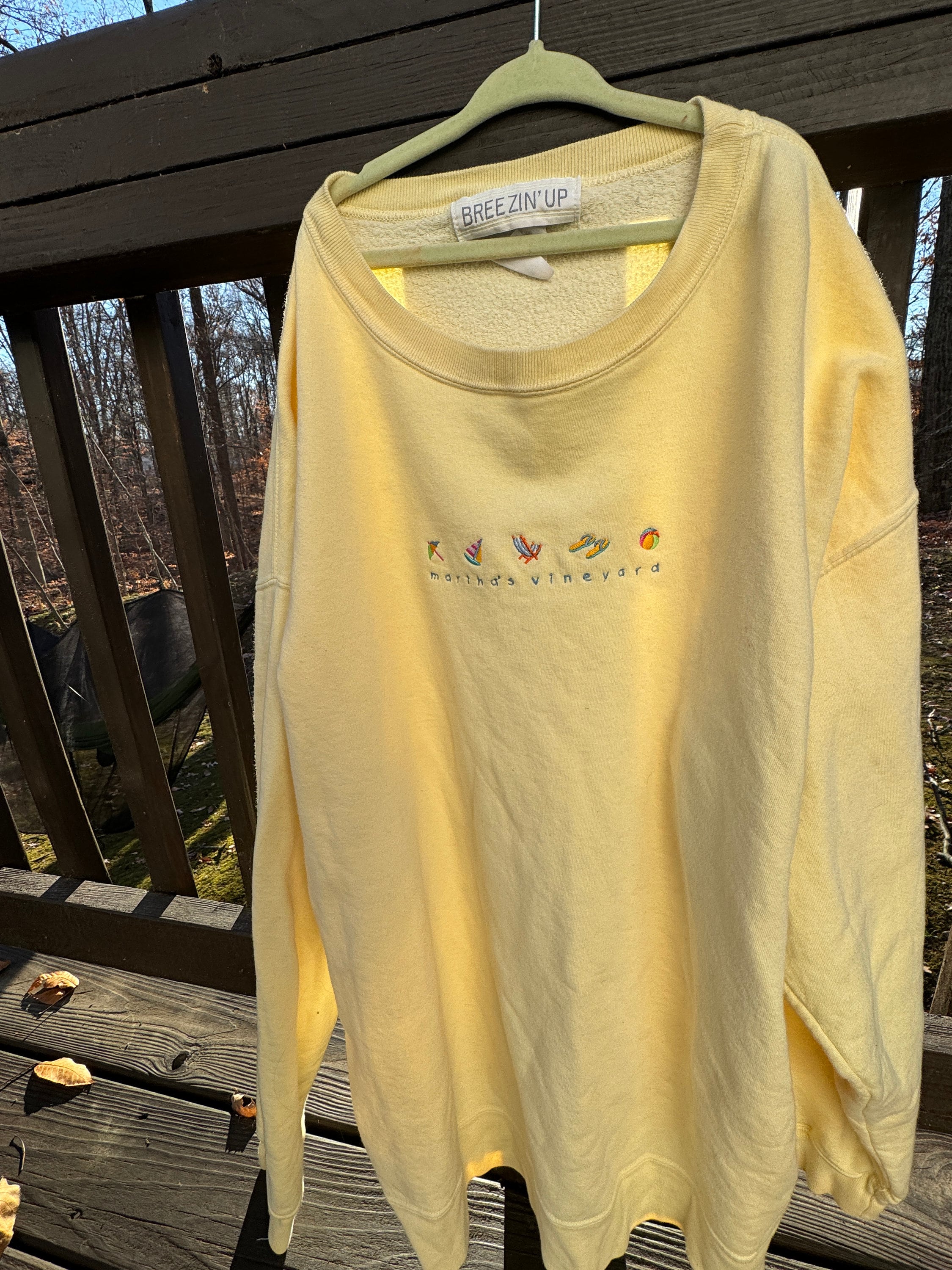 Breezin' up Martha's Vineyard Yellow Embroidered Crewneck Sweater  Sweatshirt Pastel Size XL 