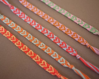 Personalizable, handwoven heart bracelets (friendship, couples, boyfriend, girlfriend, valentines, customizable by color)