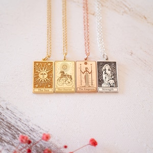 Gold Tarot Card Necklace: Personalized Tarot Pendant Jewelry, Tarot Card Charm Gift for Her, Customized Gold Tarot Necklace imagem 8