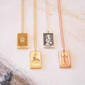 Gold Tarot Card Necklace: Personalized Tarot Pendant Jewelry, Tarot Card Charm Gift for Her, Customized Gold Tarot Necklace imagem 9