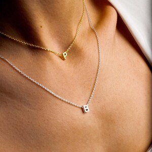 Collar inicial de oro hecho a mano con colgantes de letras R y S de plata, regalo de collar de nombre personalizado para ella, joyería de verano