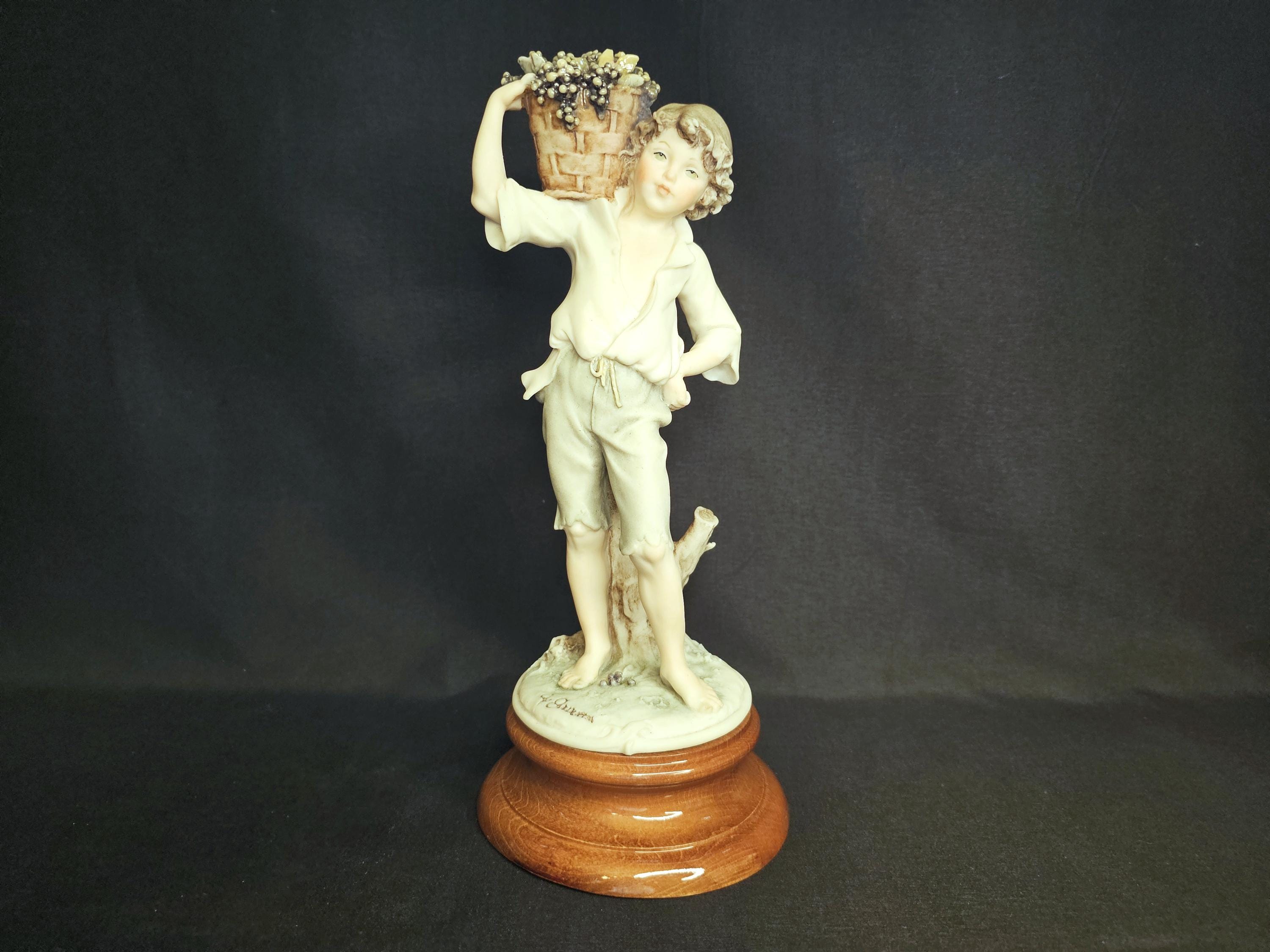Giuseppe Armani Florence 1982 Figurine Boy With Grapes 10.75” Tall