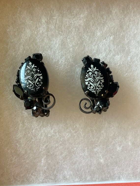 Vtg D&E Juliana Flower Transferglass clip Earrings - image 1