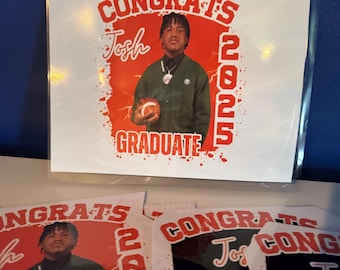 ¡Abanicos con temática de atleta de graduación! Juego de 12 imágenes de doble cara, 2 imágenes diferentes. Brillo extra, tamaño 8x10 para mesa y recuerdo.