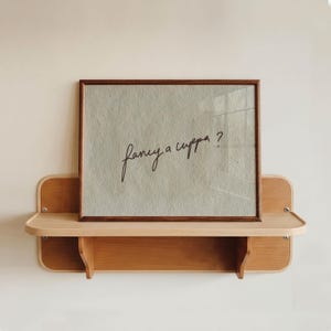 Lust auf eine Tasse Tee? Kunstdruck | Minimalistische Vintage-Küchenwanddekoration mit handgeschriebener Schrift (Digitaler Download)