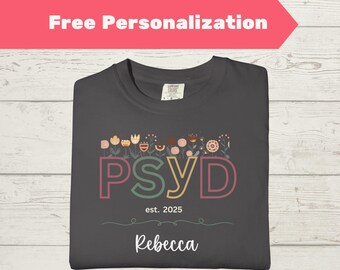 パーソナライズされたPsyD Tシャツ | 心理学博士号取得者へのカスタムギフト | PsyD卒業記念シャツ | PsyD卒業生への新しい心理学者ライセンスギフト