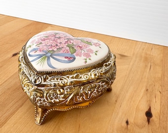 Vintage Willitts Gold Heartshaped Floral Trinket & Music Box