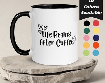 Livet börjar efter kaffe. Mugg med färg inuti, vit glansig keramikmugg, kaffemugg, temugg, citatmugg, presentmugg.