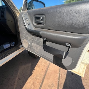 Se adapta a los bolsillos laterales de las puertas delanteras del Jeep Cherokee 1997-2001 para almacenamiento (par)