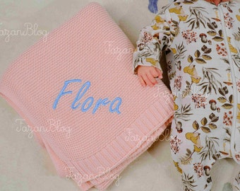 Couverture personnalisée en tricot de coton pour bébé : un cadeau idéal pour les câlins