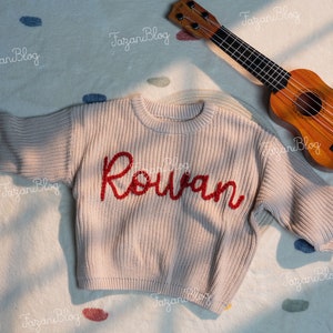 Maglione per bambini personalizzato con nome e monogramma ricamati a mano Un ricordo speciale per la tua bambina Regalo perfetto della zia immagine 5