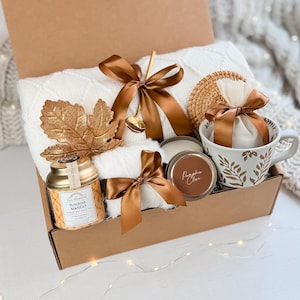 Caja de regalo de confort otoñal: manta, taza, vela, dulces, regalo de cumpleaños, regalos de Acción de Gracias, paquete de cuidado personal.