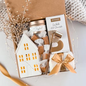 Cozy Winter Gift Box: Holiday Decor & Treats