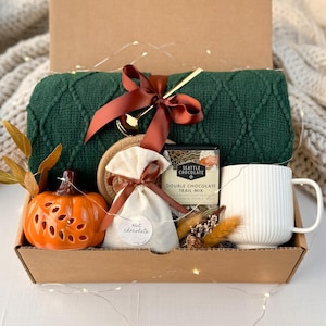 Autumn Gift Box: Cozy Blanket, Pumpkin & Mug - Hygge Care Package