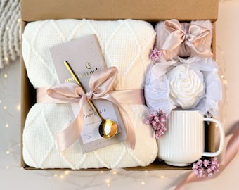 Hygge Gift Box for Her: Cozy Blanket, Mug & Rose Candle