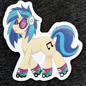 Roller Disco DJ Pon-3 Vinyl Scratch – Full Body Vinyl Sticker (MLP Inspired)