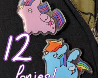 Broches de acrílico grandes de 2 pulgadas con forma de poni y resina epoxi con purpurina – Ponis principales y de fondo