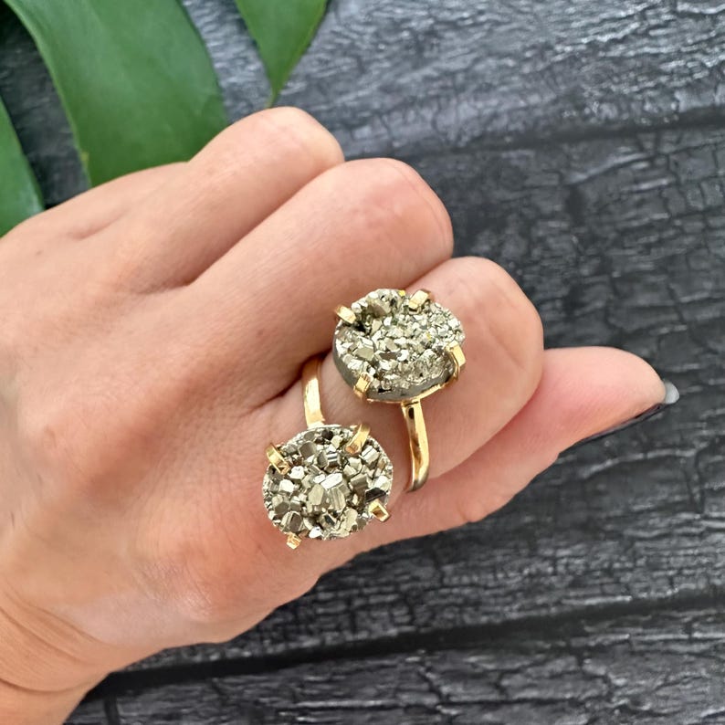 Duo Oval-Shaped Pyrite Cluster Adjustable Statement Ring, Natural Pyrite Cluster Dual Ring, Pyrite Oval-Shaped Cluster Cocktail Fashion Ring bild 4