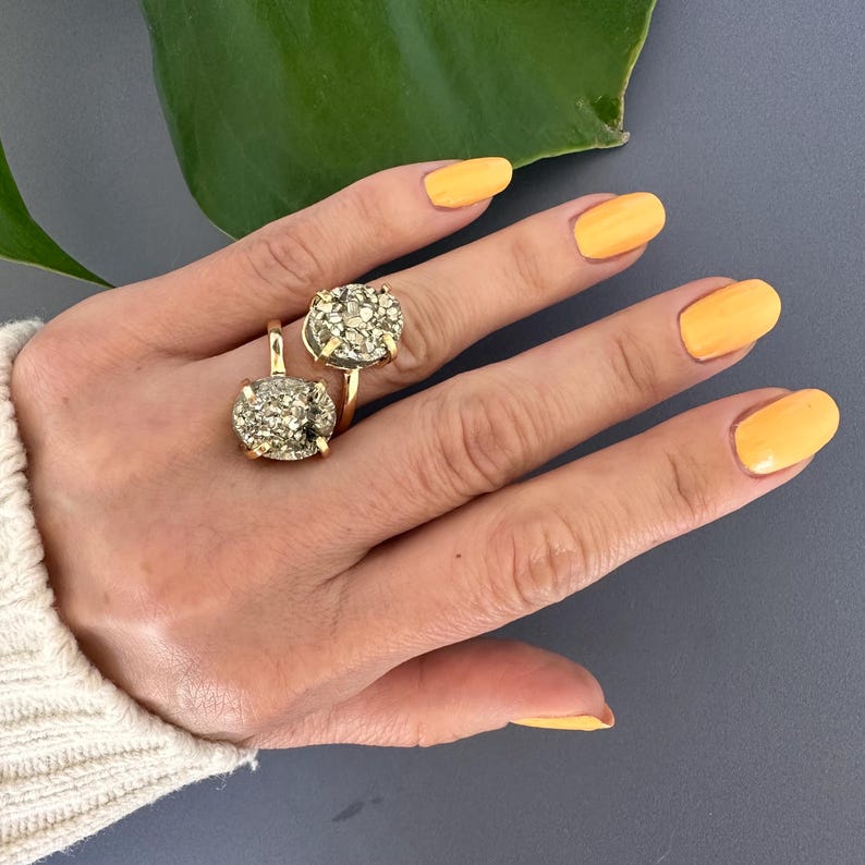 Duo Oval-Shaped Pyrite Cluster Adjustable Statement Ring, Natural Pyrite Cluster Dual Ring, Pyrite Oval-Shaped Cluster Cocktail Fashion Ring bild 5