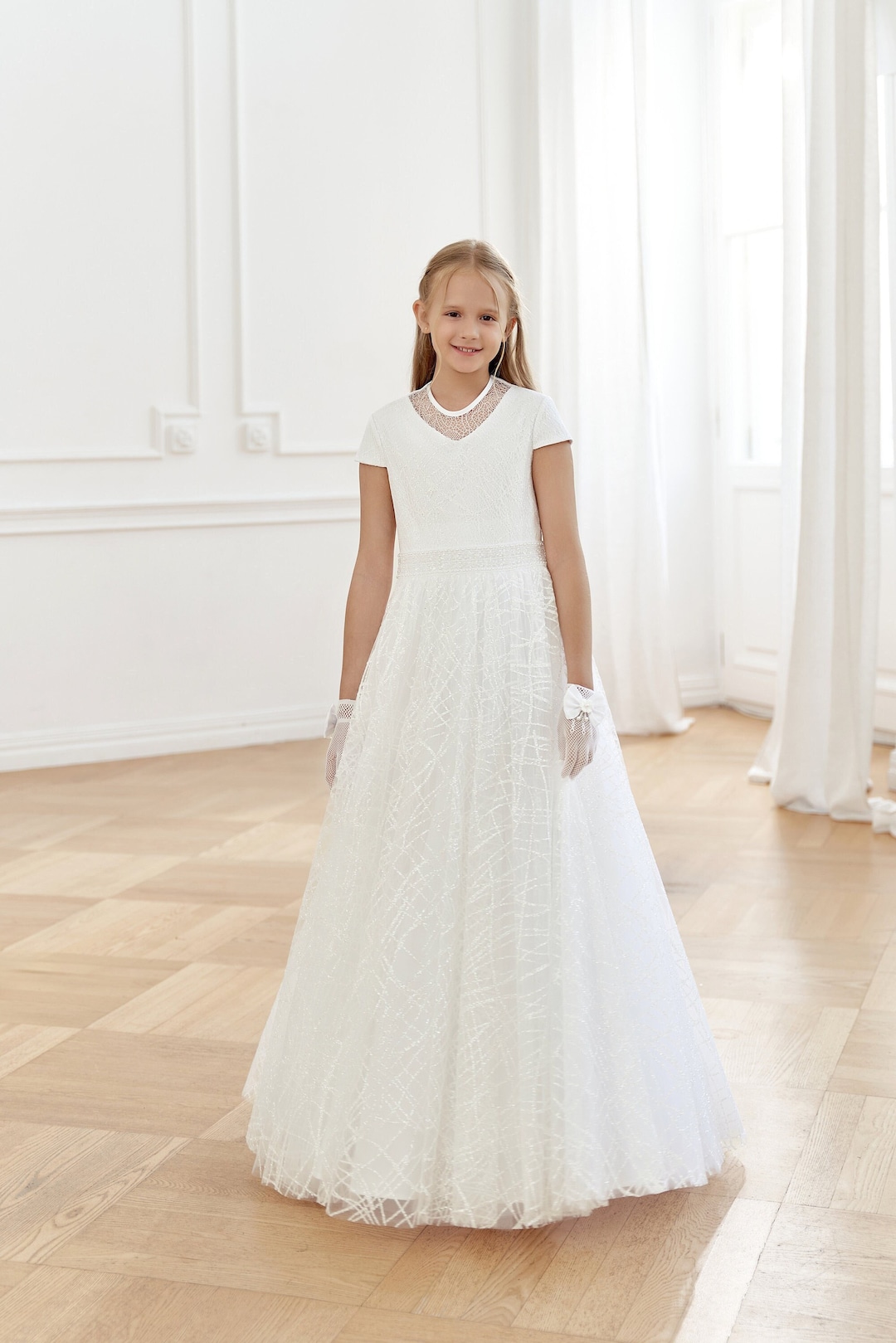 EXCLUSIVE Communion Dress, Kommunionklied. Lace Communion Dress, Sparkly Dress for Communion