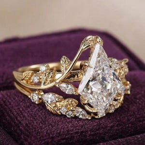 Kite Cut Lab Grown Diamond Ring Set, Unique Yellow Gold Bridal Set, Curved Stacking Wedding Band, Modern Engagement Ring for Women