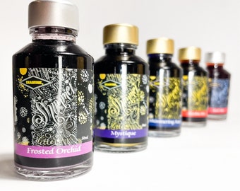 Diamine Shimmering Tinte für Füllhalter - Regular glass Bottle und Tintenproben - Frosted Orchid, Rockin' Rio, Shimmering Seas, Mystique