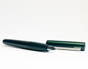 LAMY Aion Füllfederhalter/Fountain pen - Dunkelgrün/Dark Green, Feder Fein - Made in Germany