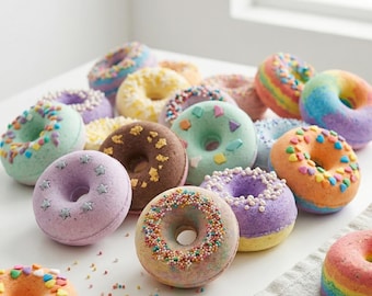 Bombe da bagno a forma di ciambella fatte a mano, effervescenti e colorate, perfette per una giornata di benessere e relax.