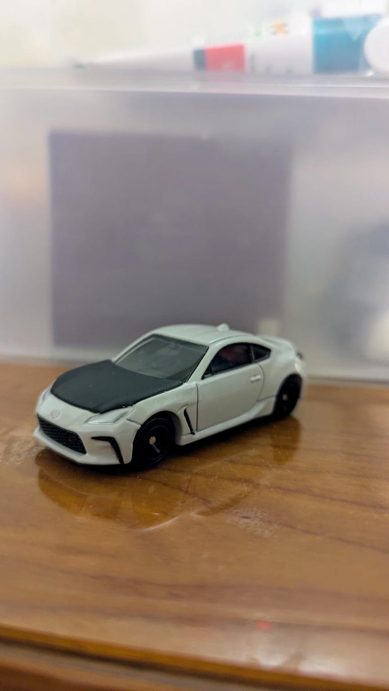 Custom keychain fit toyota GR86 white w/black hood