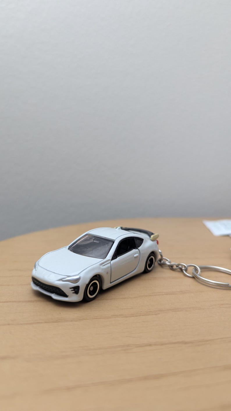 Custom keychain fit toyota GR86 white GT86