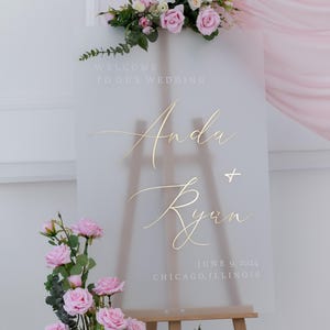 Cartello di benvenuto per matrimonio in acrilico satinato - Cartello di benvenuto per matrimonio in acrilico ad arco con nome in acrilico 3D - Cartello di benvenuto per matrimonio - Cartello di benvenuto personalizzato per matrimonio - Decorazione di benvenuto