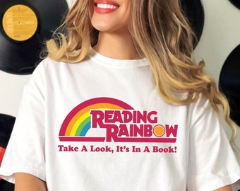 Reading Rainbow T-Shirt Retro Librarian Teacher Appreciation Retro Comfort Rainbow School Take A Look Its In A Book Lover Gift Bookworm Tee