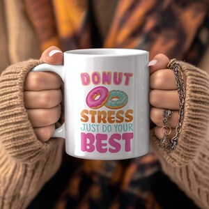 Donut Stress Just Do Your Best Teachers Testing Day Taza de café/té personalizada, para profesores, estudiantes, colegios y familias.
