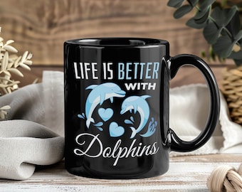 Livet är bättre med delfiner mugg, söt present till delfinälskare, kaffekopp med havsdjur, temugg med marint liv, present till strandsemester