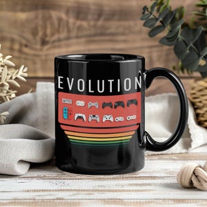 Taza conmemorativa de la evolución de los mandos de videojuegos, historia de los videojuegos retro, taza de café, progresión de consolas, arcade vintage, regalo para jugadores, vajilla
