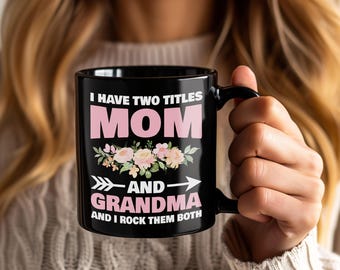 Taza "Tengo dos títulos: Mamá y Abuela", Taza de café floral, Regalo para mamás orgullosas, Día de la Madre, Cumpleaños, De parte de los niños, Regalo para mujeres