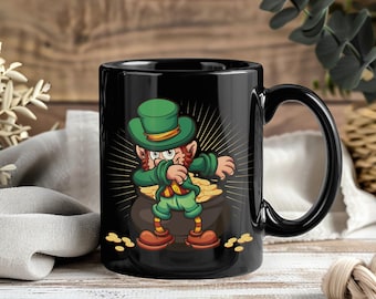 Kobold St Patricks Day Becher, lustige irische Kleeblatt-Kaffeetasse, St Patty's Day Geschenk für Männer Frauen, süße irische Koboldbecher, Trinkbecher