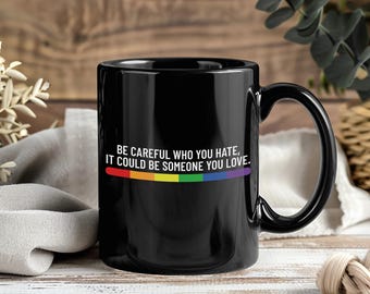 Caneca engraçada "Cuidado com quem você odeia" | Caneca de café com as cores do arco-íris do orgulho gay e lésbico, presente para apoiadores, amigos e aliados LGBTQ+