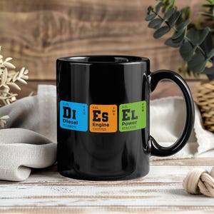 Diesel Elements Periodic Table Mugg – Roliga Kaffekoppar Temuggar för Lastbilschaufförer Lastbilspresenter Vridmoment Turbo Chip Stacks Power Fun Muggar