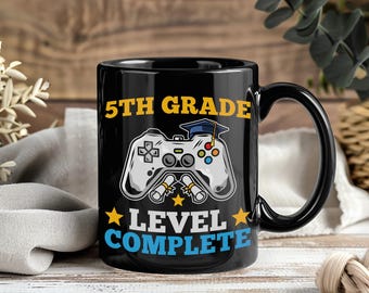 Tasse de remise des diplômes jeux vidéo 5e année – tasse à café tasses à thé cadeau gamer pour garçons filles étudiants diplômés cinquième sixième niveau Idée cadeau
