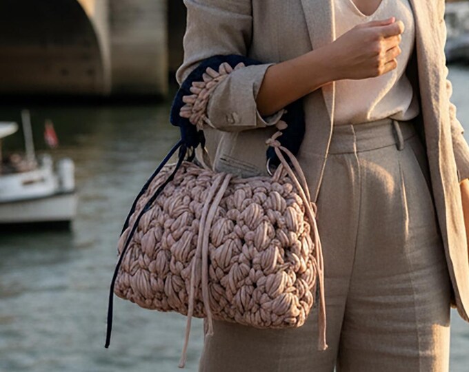 Featured listing image: Gala handbag Queens Bag Hazelnut. In 1950s Hollywood style! Extravagant crochet bag in hazelnut and dark blue. Diva glamour!