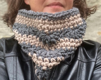 Loop “Beige meets anthracite”, swinging stitch pattern, wonderfully soft and warm wool, genuinely hand-crocheted