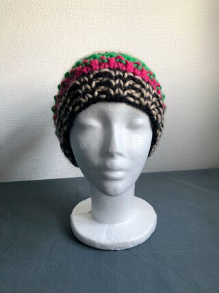 Gorro De Malha Universitário Com Pompom - Listras Em Bloco E Design Licenciado