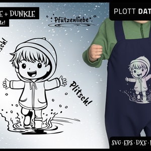 Könnte beinhalten: Marineblaue Latzhose für Kleinkinder mit einer weißen Grafik eines Cartoon-Kindes, das in einer Pfütze planscht. Das Bild enthält den Text "Platsch!" und "Plitsch!" sowie die Wörter "HELLE + DUNKLE Variante!" und "PLOTT DATEI".
