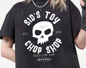 Sid's Toy Chop Shop Est 1995 Rest in Pieces Comfort kleuren Shirt, Toy Story Disney T-shirt, Disneyland familie-uitje Walt Disney verjaardagscadeau