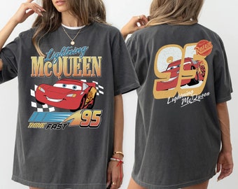 Retro Lightning McQueen 95 Doppelseitiges Comfort Farben Shirt, Disney Cars Rusteze T-Shirt, Piston Cup T-Shirt, Magic Kingdom Disneyland Urlaub