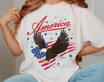 Maglietta per il 250° anniversario dell'America, maglietta con maestosa aquila calva e bandiera USA, maglietta per il Giorno dell'Indipendenza 1776-2026, maglietta patriottica per il 4 luglio e l'orgoglio americano.