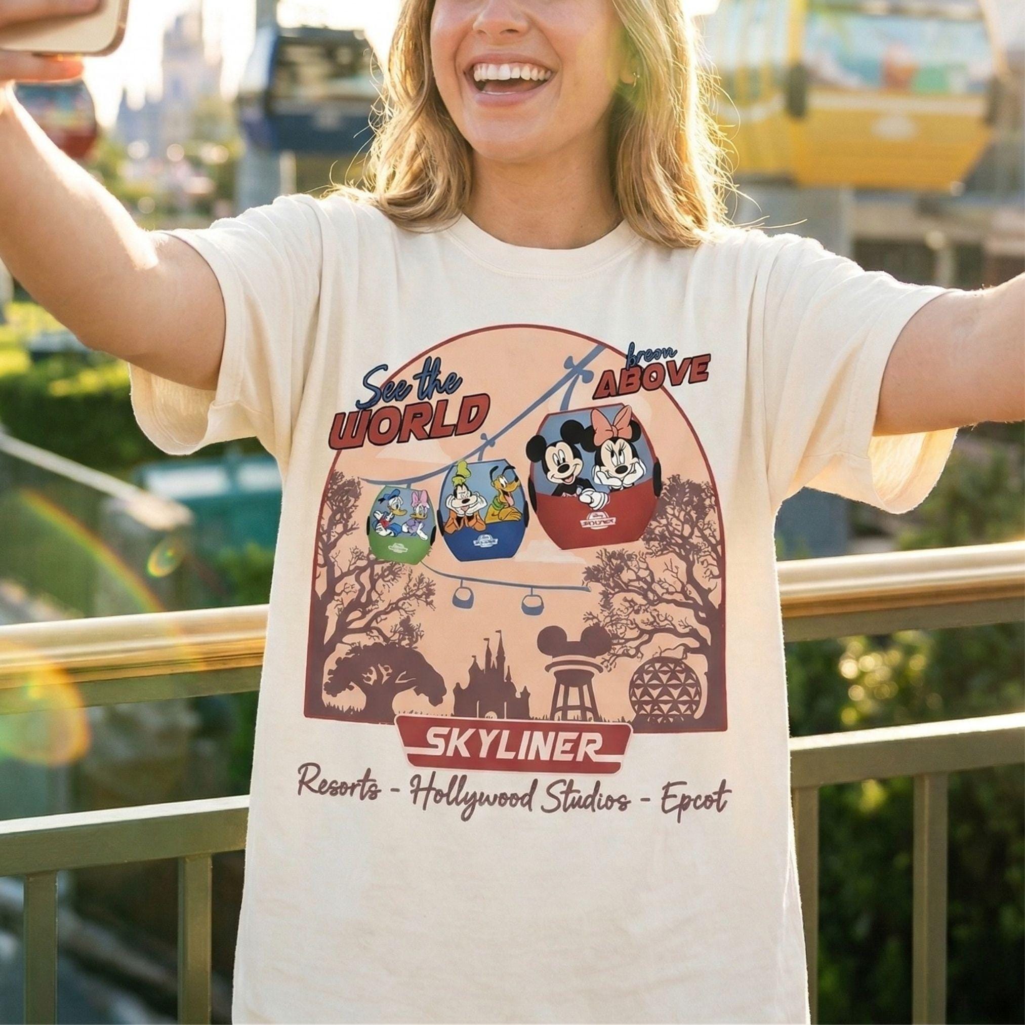 ディズニー・スカイライナー・グラフィックTシャツ、上空から世界を