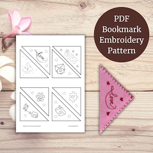 Op de afbeelding: Een afdrukbaar PDF-borduurpatroon voor bladwijzers met Valentijnsdag hoekontwerpen. De afbeelding bevat een roze vilten bladwijzer met geborduurde harten en het woord "Love", en een vel met vier hoekontwerpen om in te kleuren.