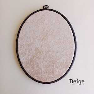 Bacheca ovale in velluto, espositore per spille smaltato, bacheca per collezione di spille, bacheca espositiva per spille, bacheca da parete, regalo per collezionisti di spille Beige